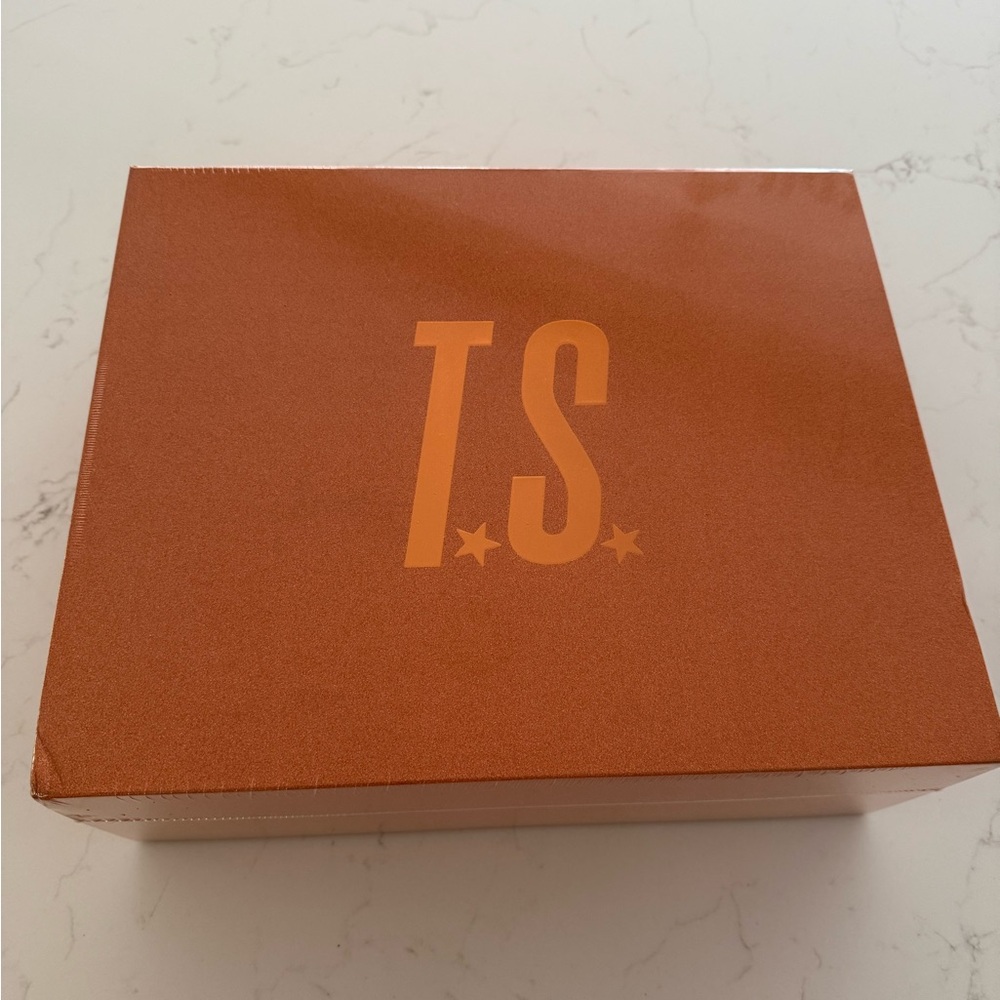 AUTHENTIC TAYLOR SWIFT “THE LIFE OF A SHOWGIRL” BOX SET. XS/S CARDIGAN/CD SET